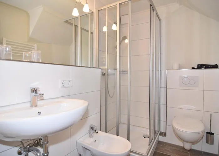 Luv &amp Lee, Whg 3 Apartment *